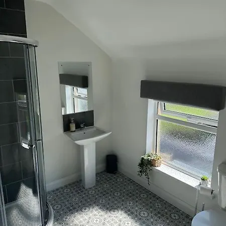 Westland Suites - Stylish, Modern, Elegant, Central Apartments Londonderry Exterior photo