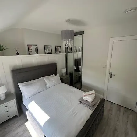 Westland Suites - Stylish, Modern, Elegant, Central Apartments Londonderry Exterior photo
