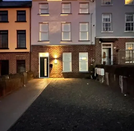 Westland Suites - Stylish, Modern, Elegant, Central Apartments