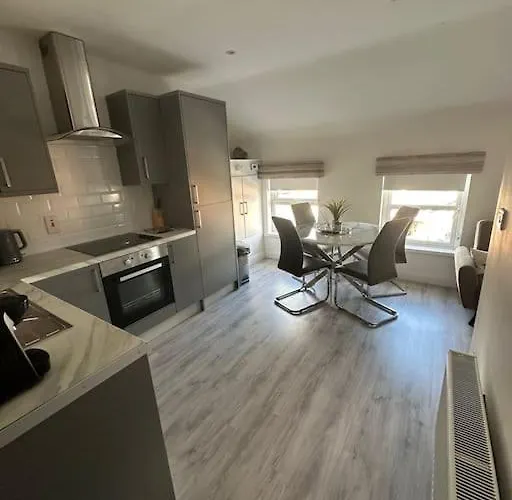 Westland Suites - Stylish, Modern, Elegant, Central Apartments