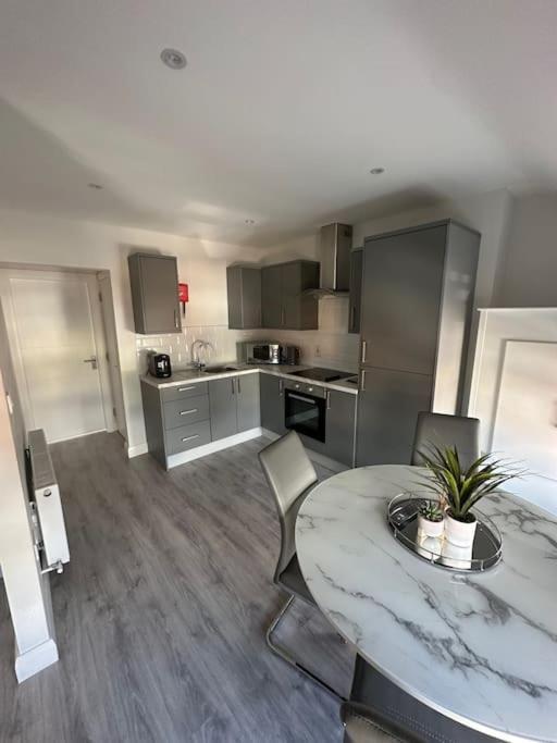 Westland - Stylish, Modern, Elegant, Apartment