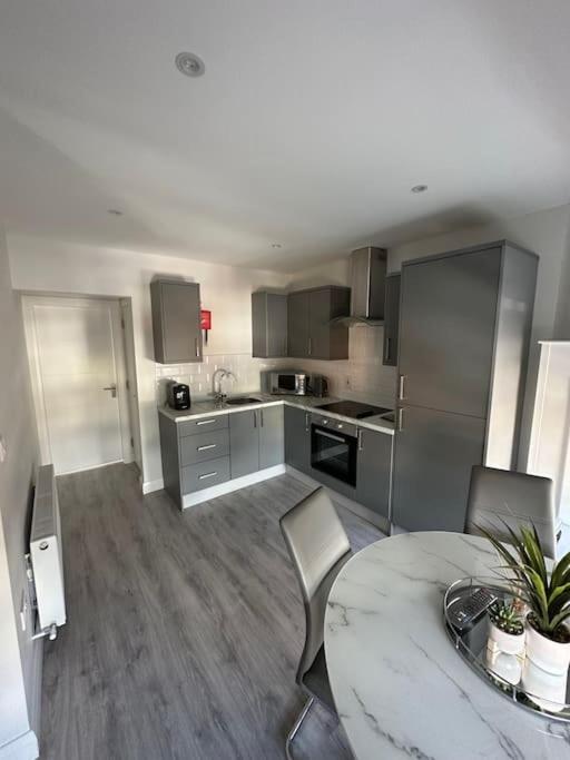 Westland - Stylish, Modern, Elegant, Apartment *