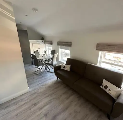 Westland Suites - Stylish, Modern, Elegant, Central Apartments